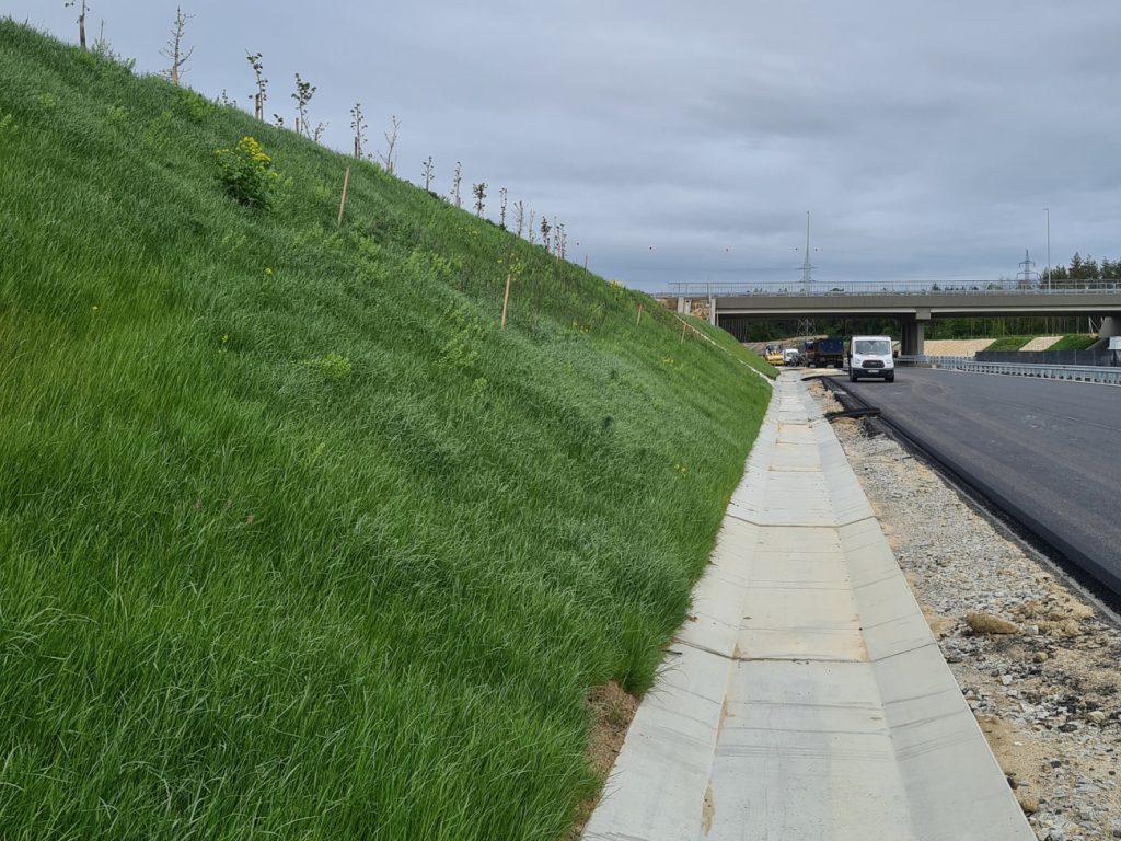 Fűvetés, gyepesítés, fűvesítés hidrovetés technológiával